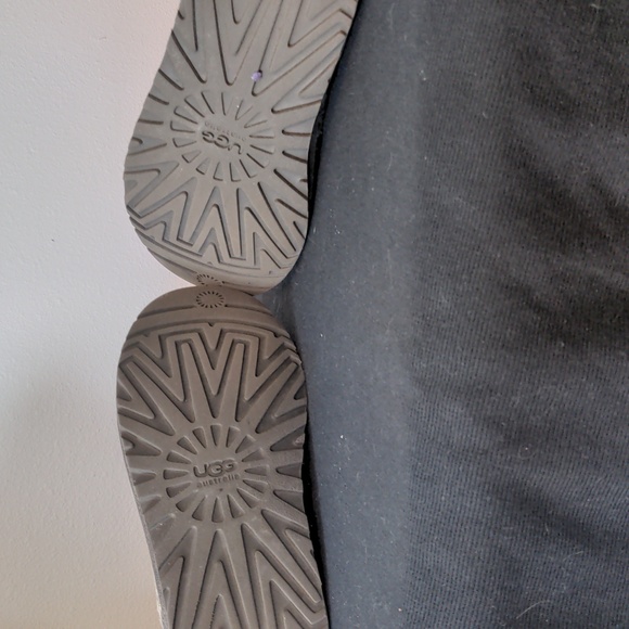 UGG Boot - Picture 4 of 5